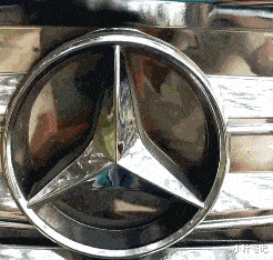 “酒桌上领导把酒泼你脸上，你怎么办？”