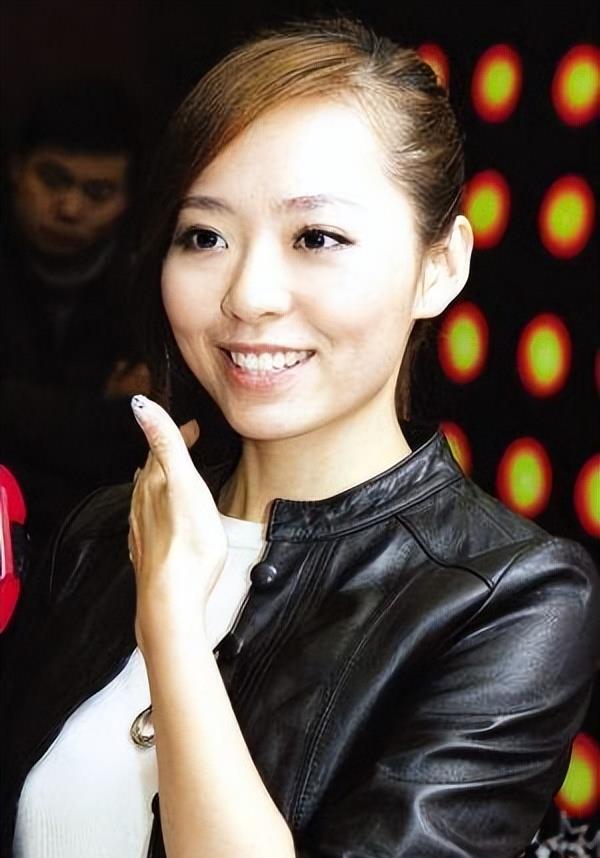 张靓颖|有种“整容”叫张靓颖离婚，前夫冯珂变化不大，她却像变了个人