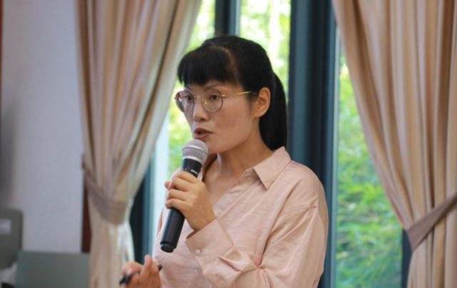 熊芳芳|当年因辞职引起热议的熊芳芳，31年跳槽6次，如今转向线上教育