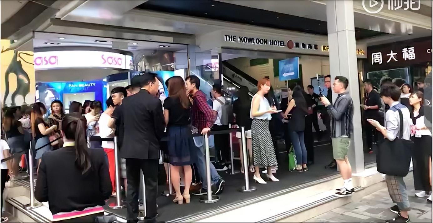 范冰冰|41岁范冰冰带货秀豪宅，卫生间面积堪比客厅，滤镜难掩厚重眼袋