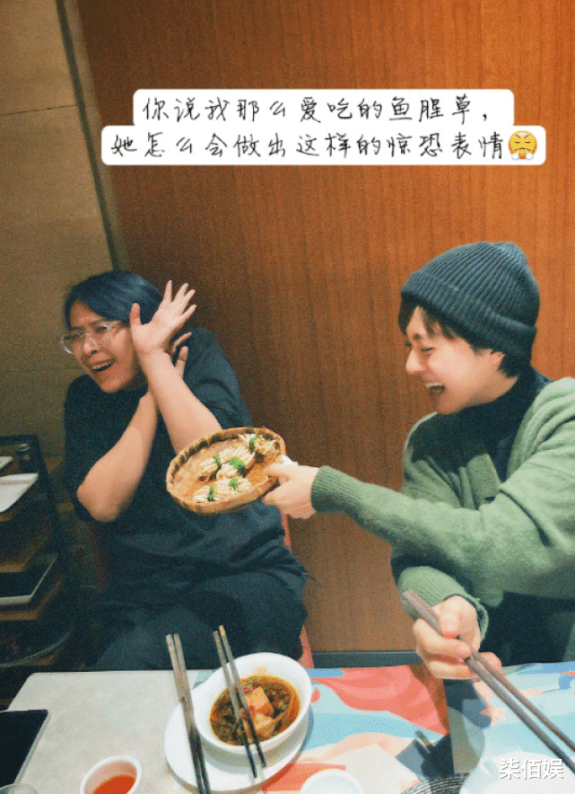 孙俪|孙俪现身成都吃火锅,打扮似小老太,工作间隙不忘上网课好拼