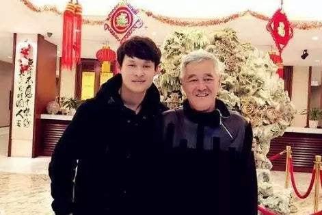 小沈龙|小沈龙自曝：1500黄金卖成299，亏了5000万，搬出赵本山才没赔钱