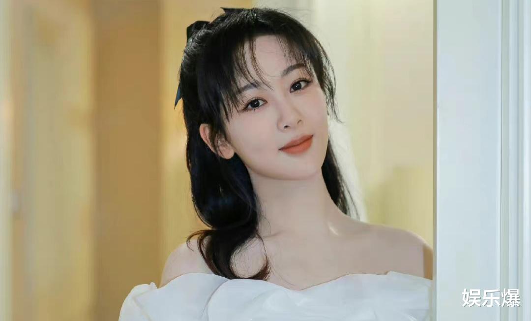 迪丽热巴|同是90花，杨紫新剧搭秀人被指走下坡路，迪丽热巴演正剧有望反超