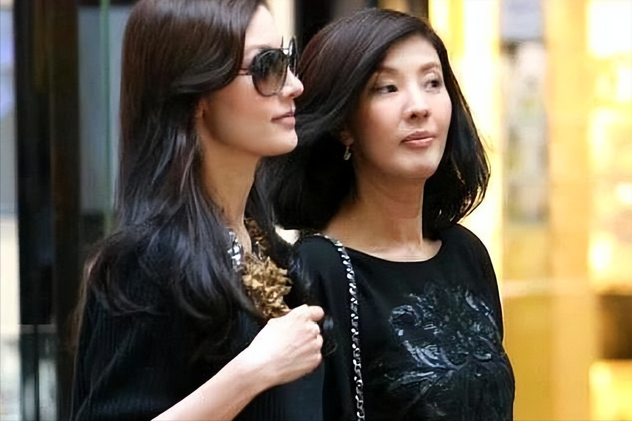 李嘉明|甩前夫、嫁10亿金龟、用5年熬走原配,李嘉欣的姐姐比她更厉害