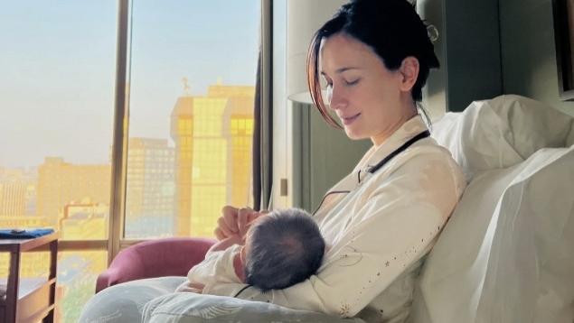 卢靖姗|卢靖姗分享哺乳照，满月女儿秀发浓密，月子中心或需20多万超豪华