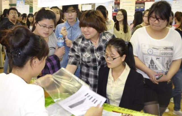 教师|教师行业不吃香了吗？未来五年，以下3个职业或成为“香饽饽”