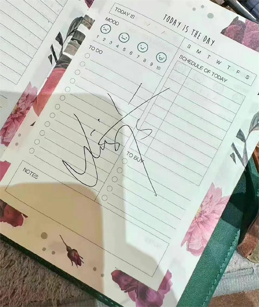 刘亦菲|野生刘亦菲现身二手包店!粉丝晒女神「亲笔签名」字迹曝光