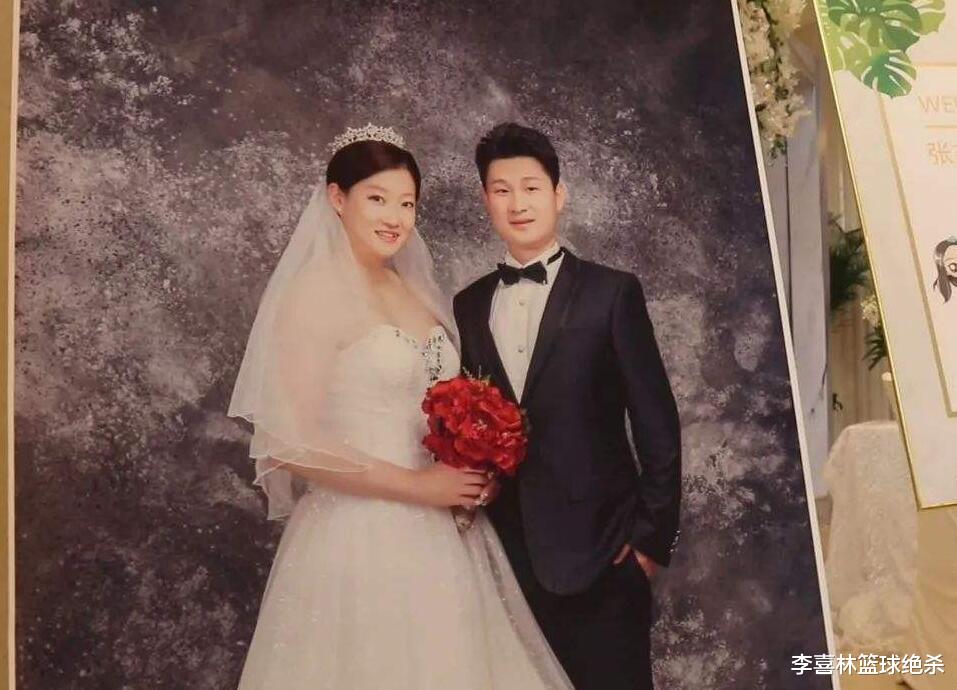 皮克|3年生2娃！女排5冠主攻晒照一家4口拜年，李盈莹搭档很幸福