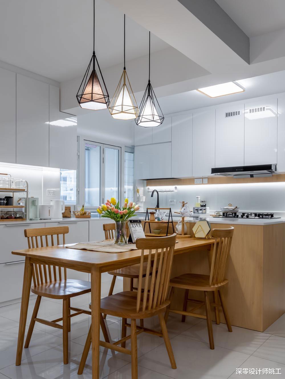 87㎡明明全屋装修很普通,却有种藏不住的品位,餐边柜适当内嵌颜值更高