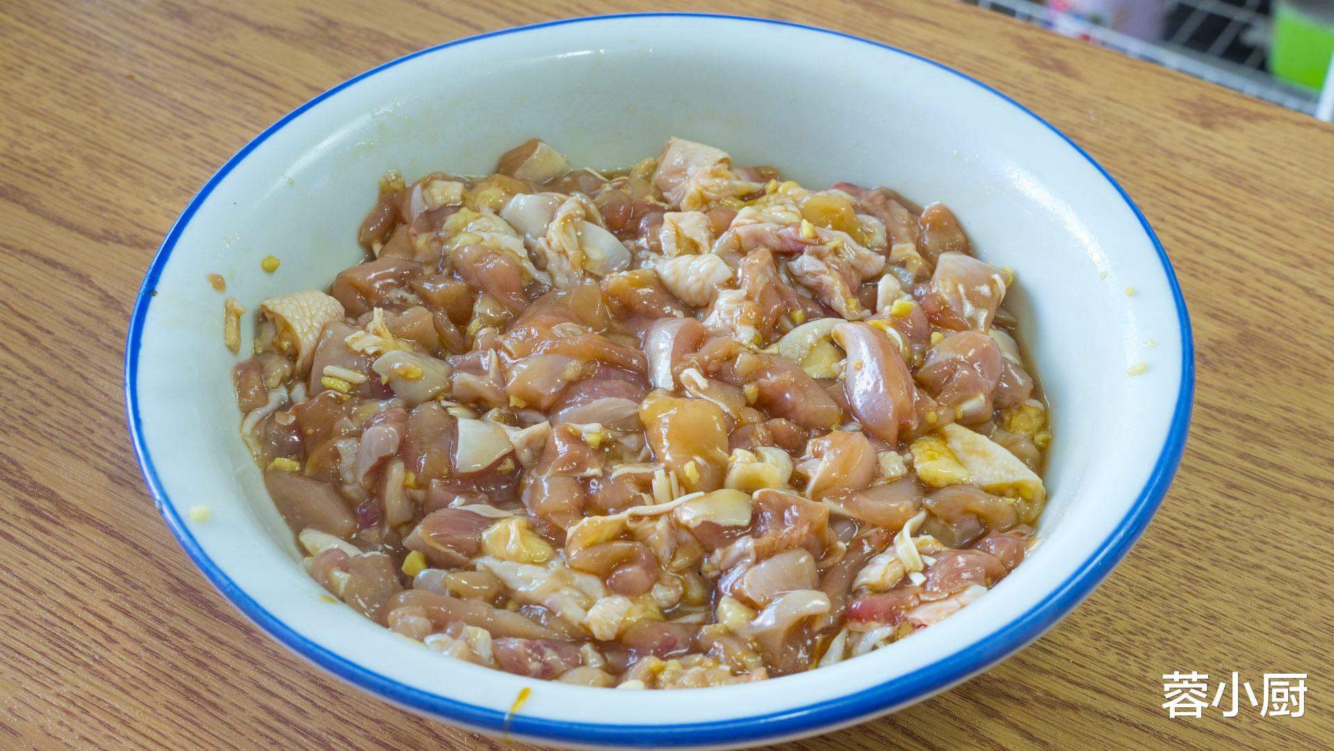 立秋润燥,饮食上可“减辛增酸”,多吃“3黄2白1红”,润肺养胃