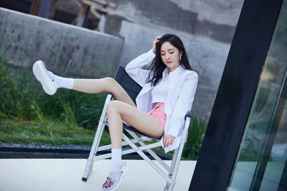 杨幂|杨幂被央视点赞！与辱华品牌解约只用两小时，江疏影得到网友表扬