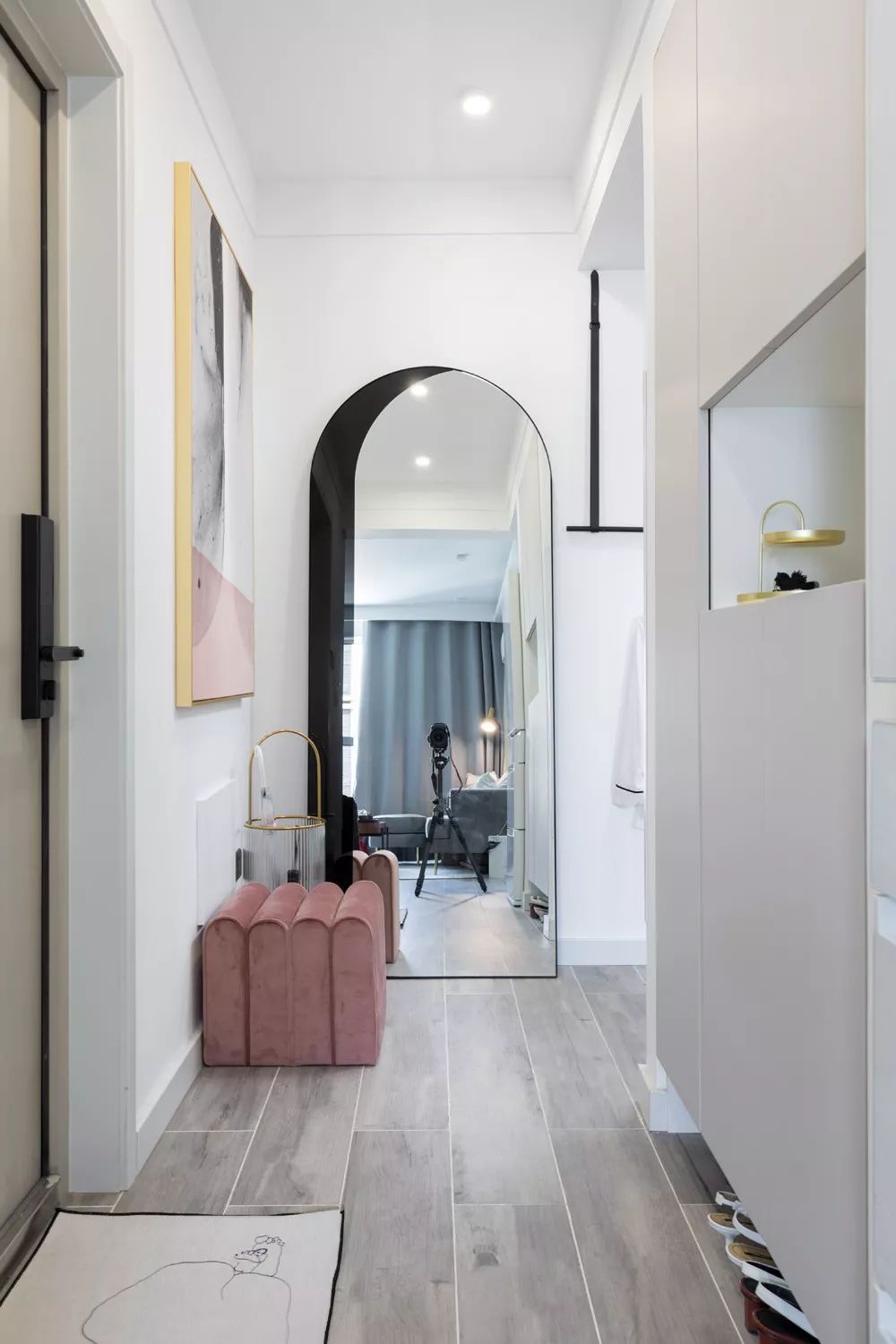 52平小户型,改造成了两居室,外加一个衣帽间,超有格调!