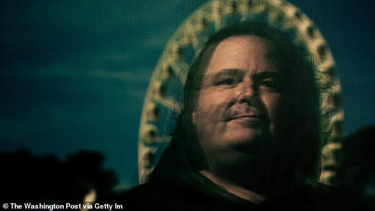 新东方|谷歌工程师布莱克跟AI聊出感情！他相信AI有意识有感情，最后被停职