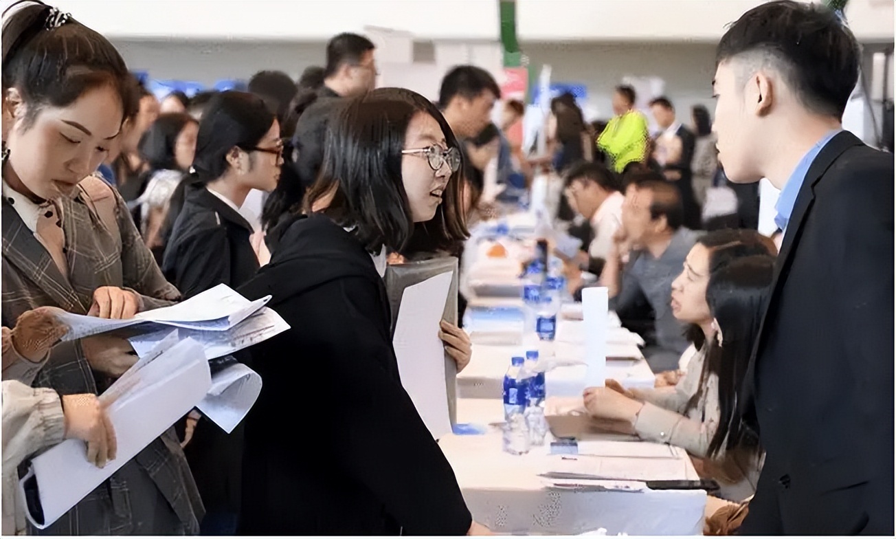 求职|大学生毕业找工作,一上来就想当副总裁,高调言论更是让HR无语