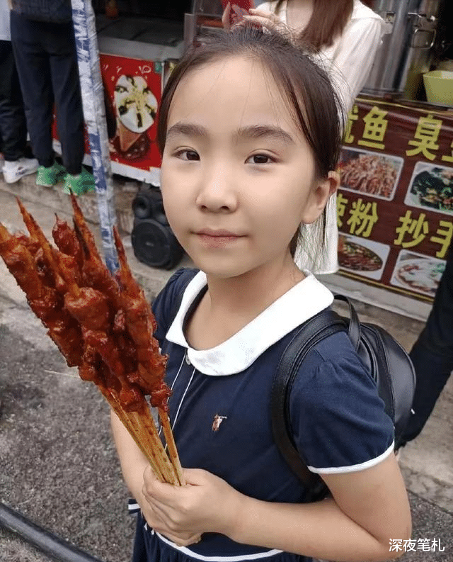 重庆,10岁女孩江边游玩意外失踪疑似被拐,父母悬赏百万征集线索