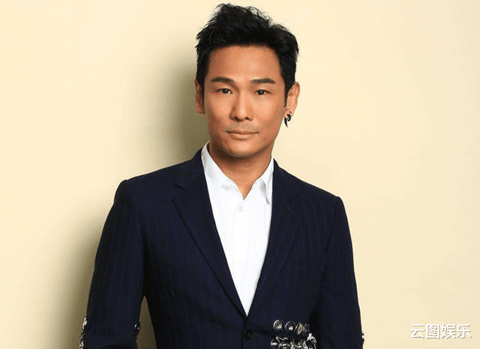 杜德伟|杜德伟携妻儿回内地，吃豪华大餐太惬意，5岁儿子已提早放暑假