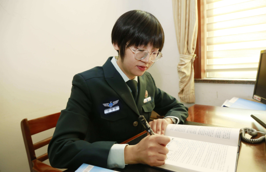 文职|军队文职招聘遇“瓶颈”，诸多岗位没人报考，薪资近万却无人问津
