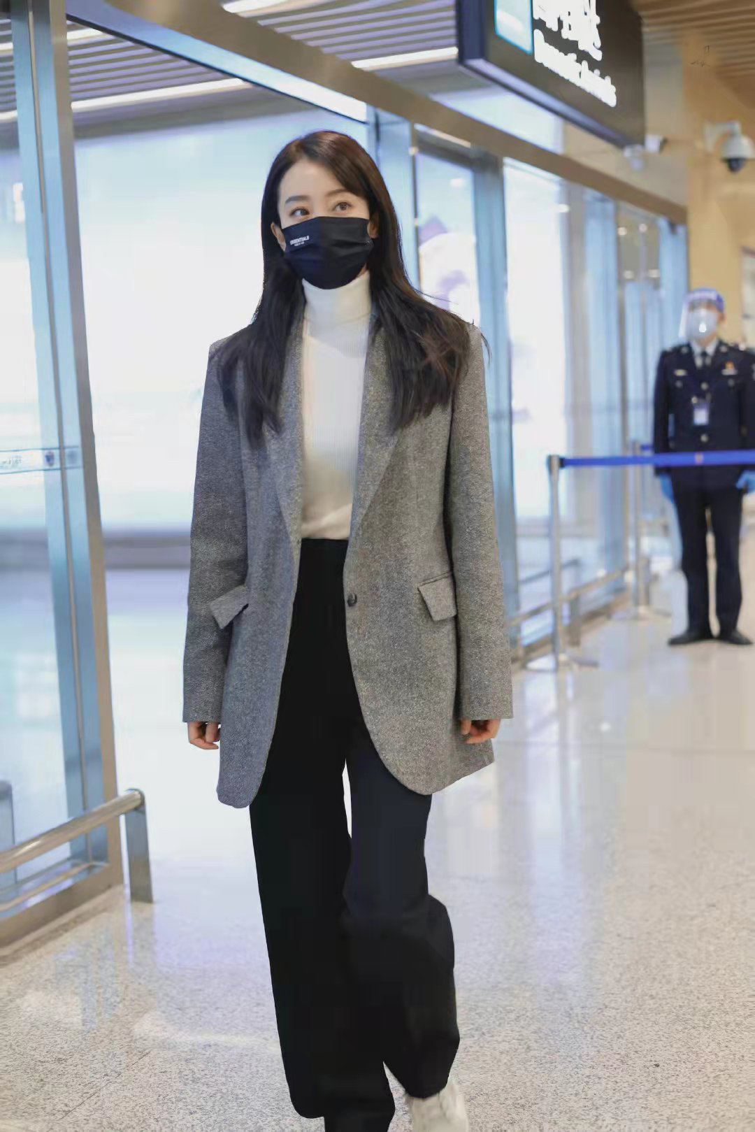 西裤|女人穿单西味儿真足，配上一条西裤，张小雯成功塑造职场范儿