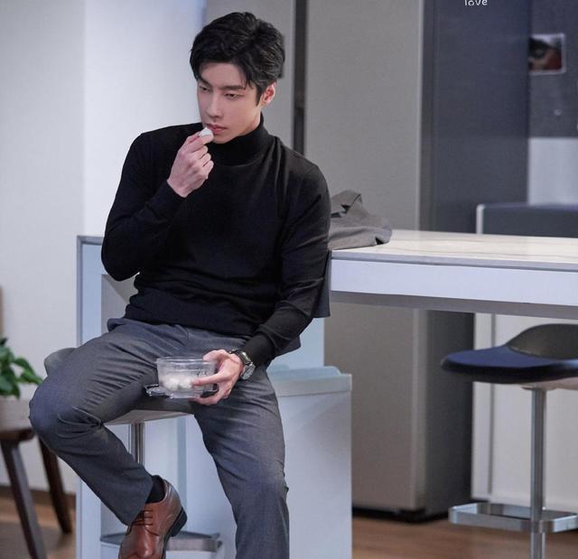 |一部高颜值下饭的都市暖心甜宠剧上线了，帅气男爱上温柔女！