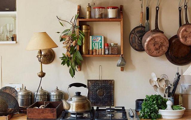 住房龄100多年的公寓,装修复古不显老,暖棕色调有气质,会着迷