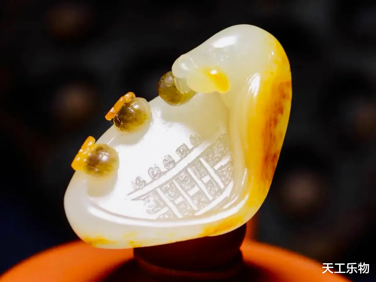 |最接近羊脂的老熟料！和田玉“荔枝肉”！