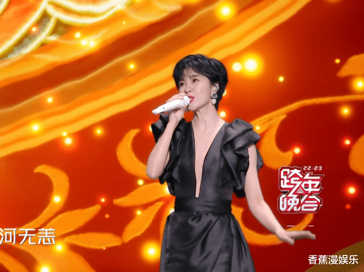 眼影 26位女星跨年争艳大戏:杨幂穿貂,杨紫撩开刘海,一个比一个有招