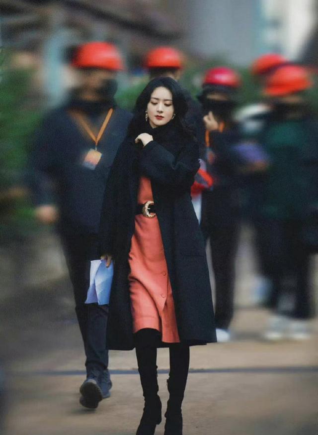 赵丽颖|赵丽颖新剧造型彻底封神!剧照首曝光就登上热搜,涂大红唇太美艳