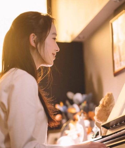 |前香港女星龚咪咪22岁的女儿，被称为最美的第二代明星