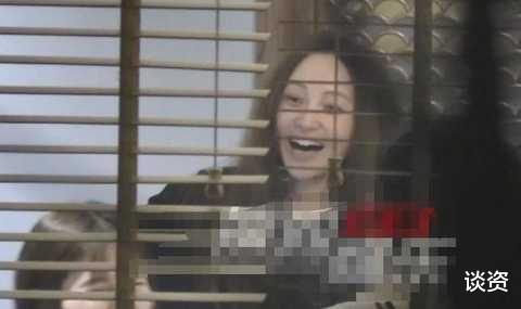 姚笛|姚笛深夜会友心情好，懒理老公出轨传闻，吞云吐雾开怀大笑不顾形象