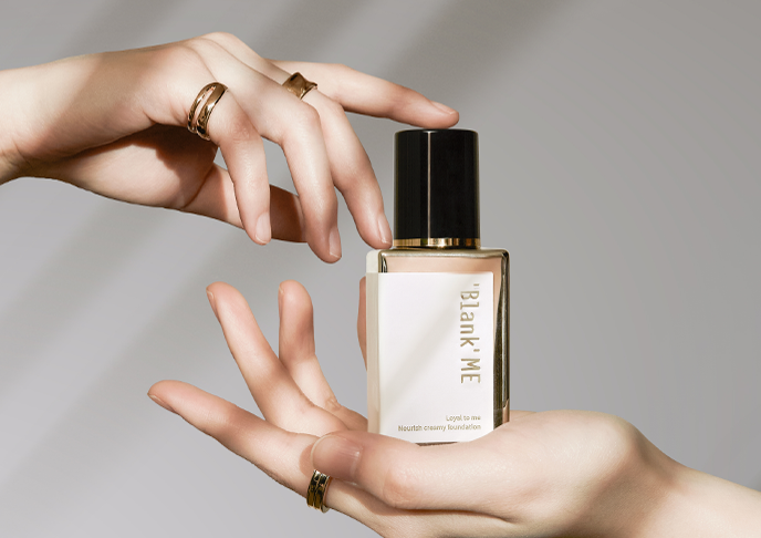 |底妆「创新」有多野？双头膏体、虾青素养肤、不沾口罩粉底都来了，附案例解析