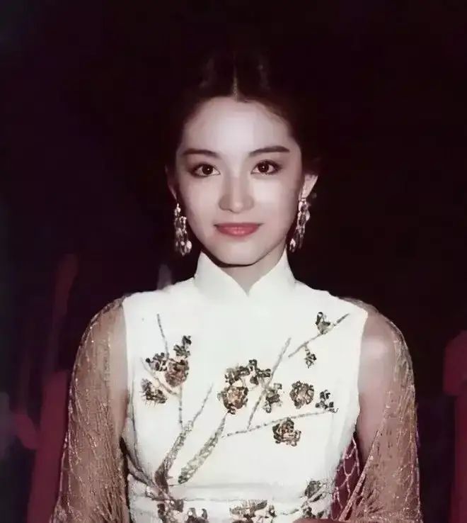 |琼瑶女郎一定要有一双楚楚动人的眼睛