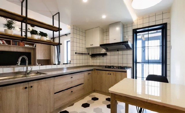 45㎡小户型,储物柜当电视墙,沙发当床睡,半平方都不敢浪费