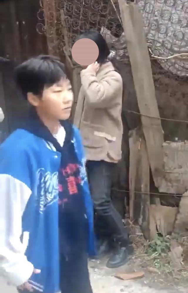 和稀泥!湖南12岁女孩“被暴打”33个耳光:老师却忙着删视频!