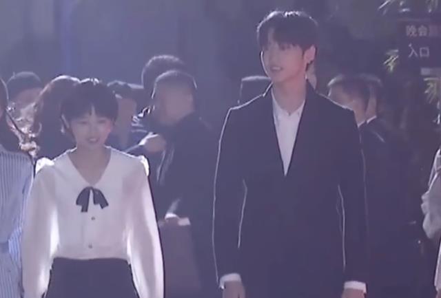 张子枫|张子枫恋情爆上热搜!网友:怎么不是吴磊