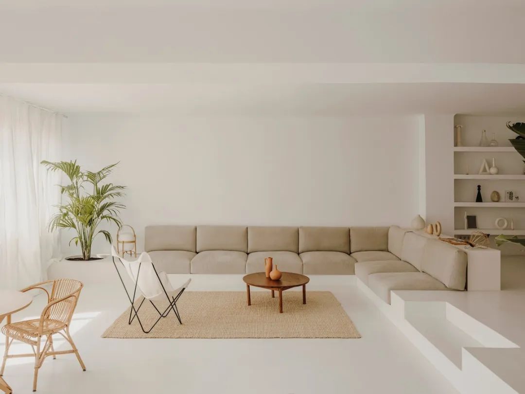 当代年轻人的抠搜式装修,不买沙发,打卡座绕墙一圈,实用性超强