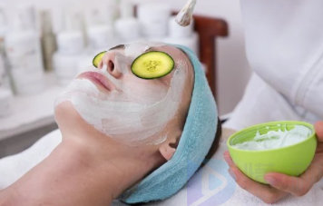 护肤 四个简单晚间护肤步骤 化妆女孩千万别忘了第一步