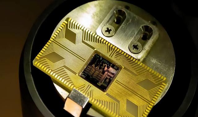 芯片|9个月“烧”掉1100亿元！超导量子芯片迎突破，比尔盖茨说得没错