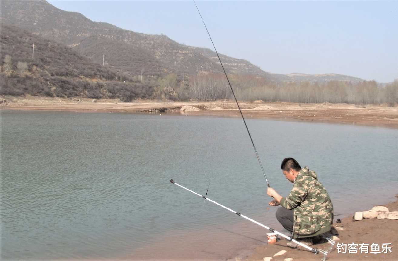 饵料|春季钓鲫鱼有技巧,饵料、钓组这样搭配,不会钓鱼的人也连竿