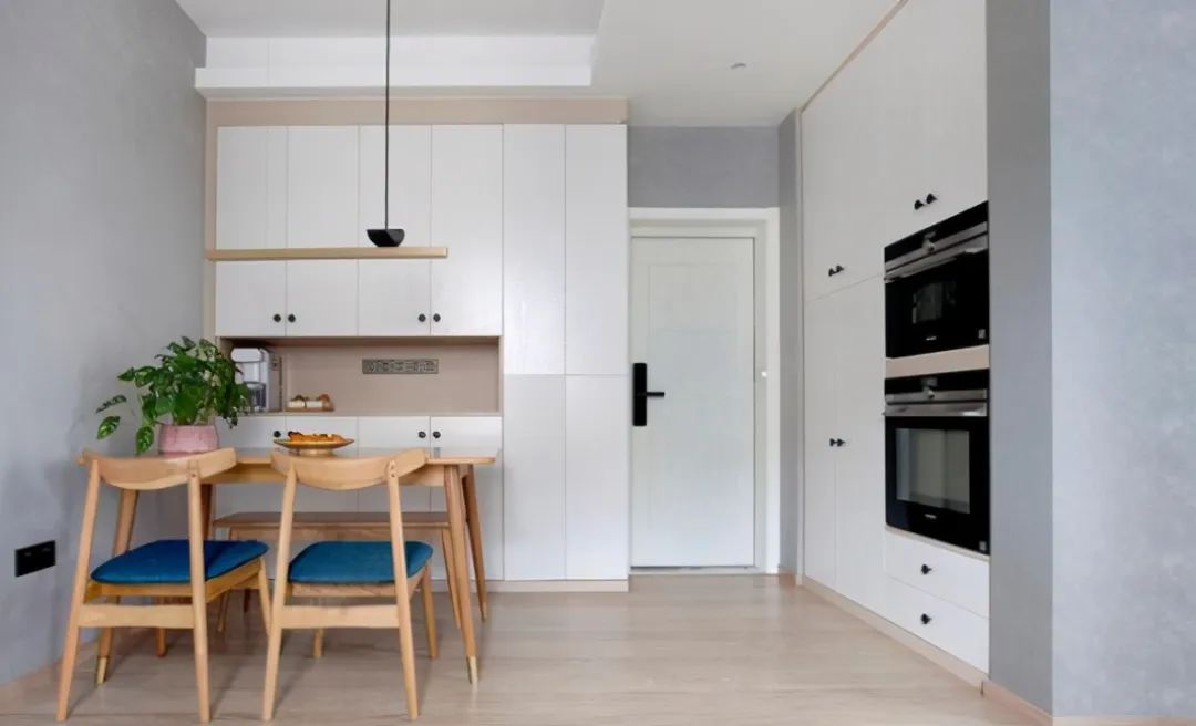 她家128平米，进门就被玄关吸引，全屋打造柜子，最喜欢儿童房