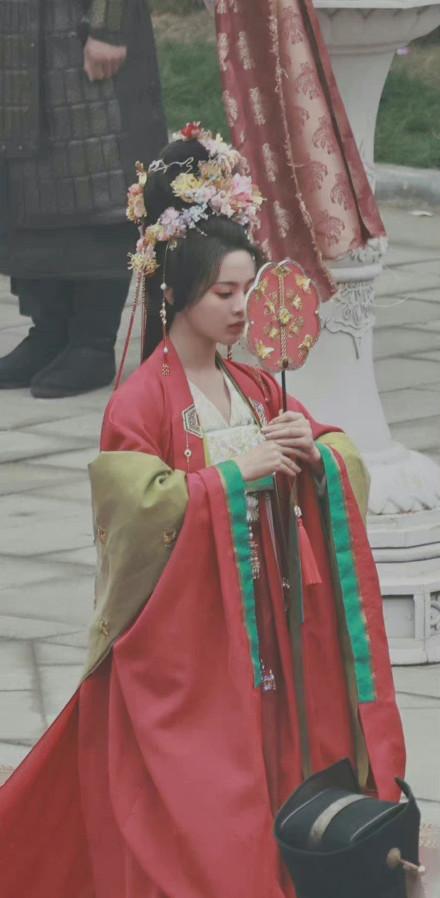 杨超越|杨超越《七世吉祥》红衣婚服路透来了,婚服造型也太美了吧