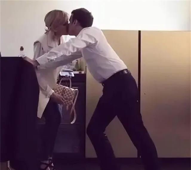 埃马纽埃尔·马克龙|马克龙有多依赖妻子？90分钟不见就要通电话，喜欢触摸她的手指