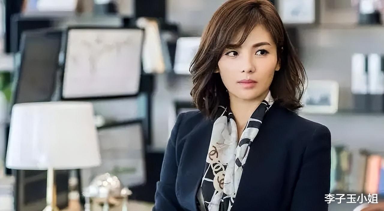 |职场单身大龄女性不用看别人脸色,更不用自卑,因为我们就是女皇