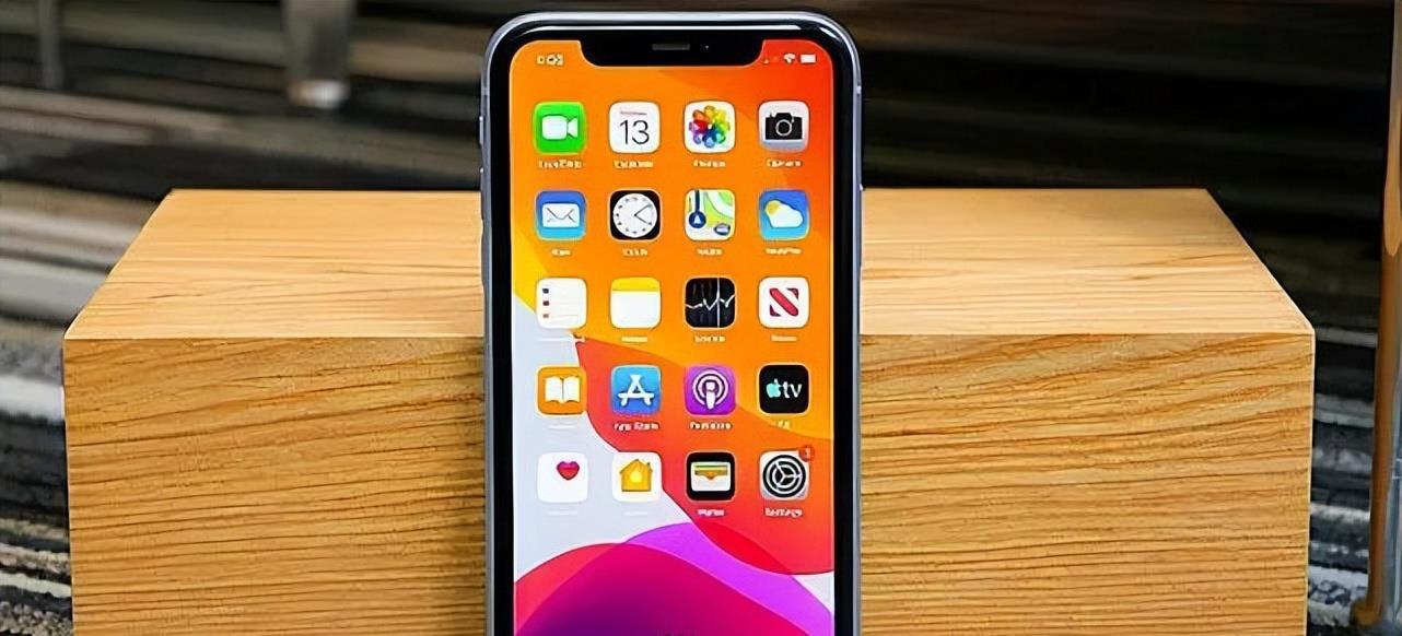 iphone11|iPhone 11销量霸榜七天，大黑边+大刘海，在2022年还值得购买吗？