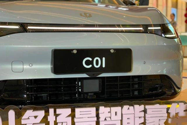 实拍零跑C01:合资看了摇摇头,20万级纯电卷中卷静态表现如何?