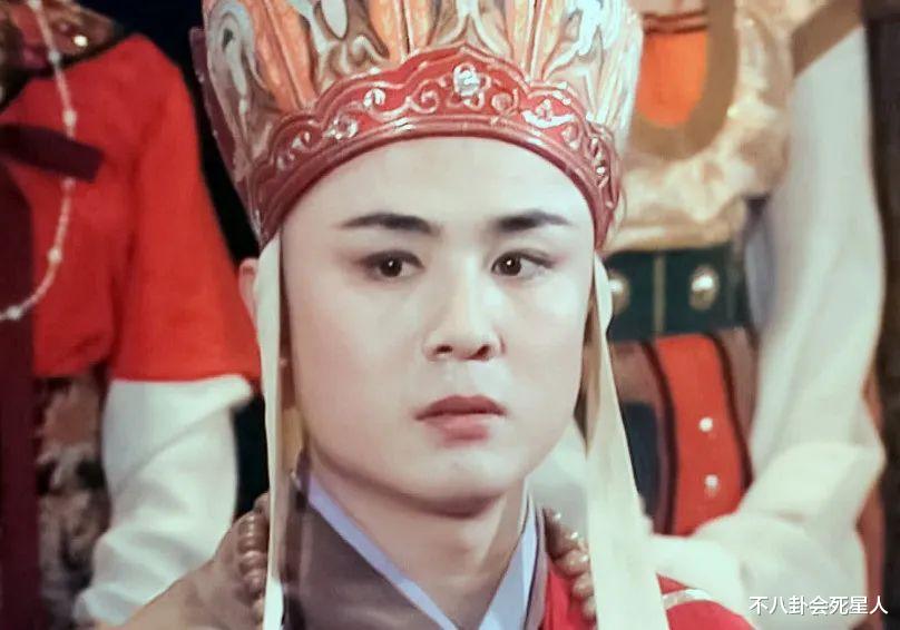 汤镇业|年轻时个个是神颜,一夜之间“变”丑了,这14位明星太可惜了