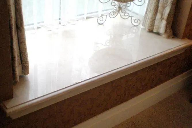 为何越来越多人飘窗不铺大理石了,原来都流行用它替代,太聪明了