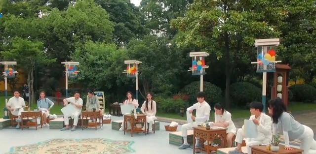 没有撕名牌，只要请对嘉宾玩对游戏，《奔跑吧》一样可以封神