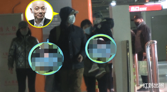 葛优|64岁葛优陪妻子过节被拍，3岁小儿子身高猛长，被保姆抱着太费力