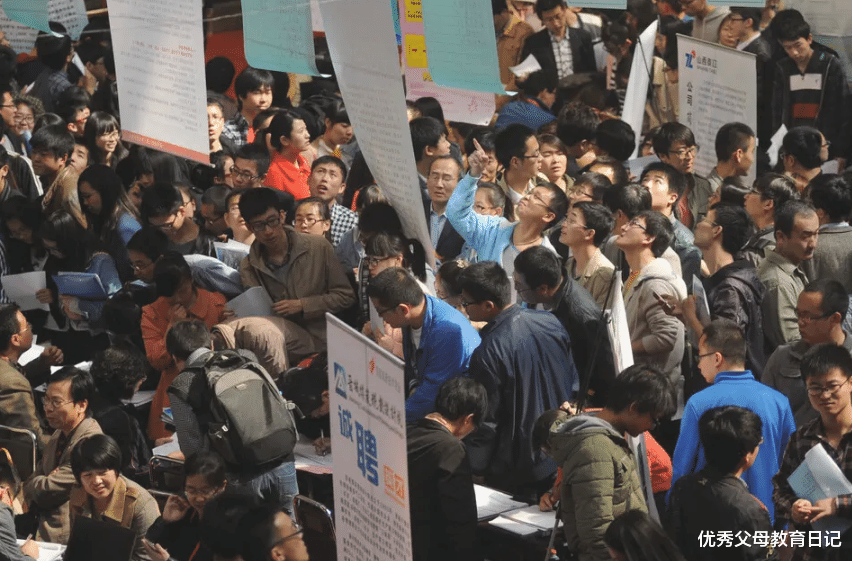 翻译|高考报志愿时要避开！北大教授预测，这三类职业或将在十年后消失