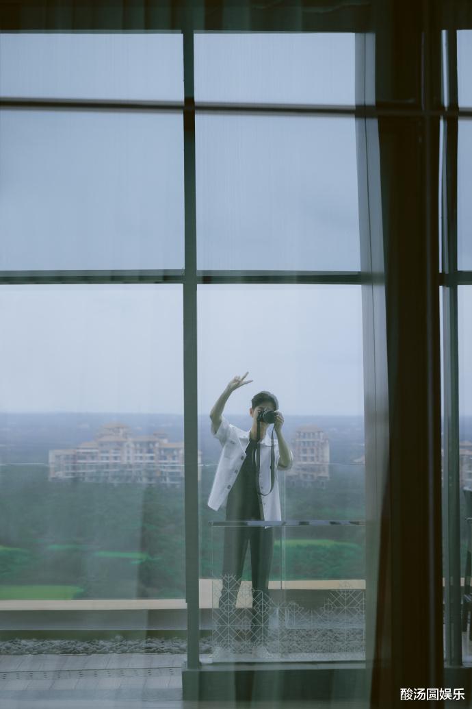 肖战|肖战发文不到半小时，工作室就来了波大的，这到底谁才是真爱。